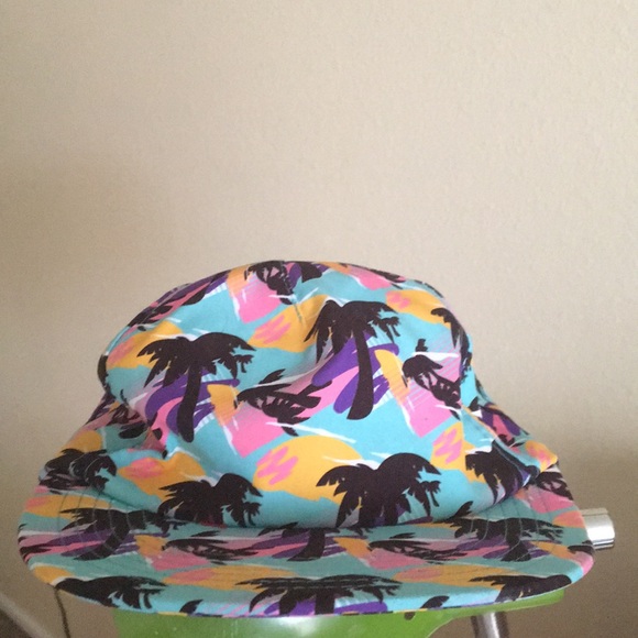 Women’s neff hat - Picture 2 of 2